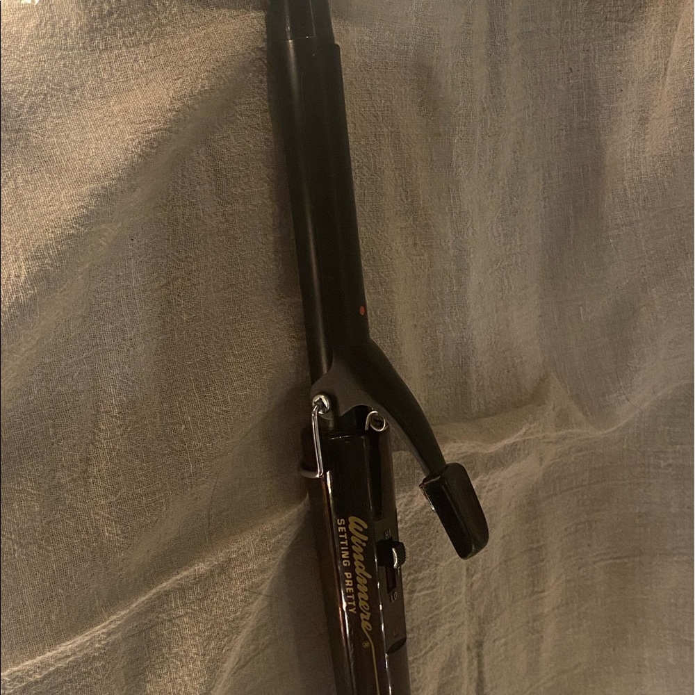 Black hair curler